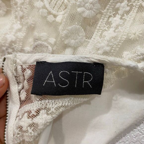 ASTR The Label White Lace Trim Dress • Silk Blend • Size S • Bridal Shower / Gra - Picture 4 of 8
